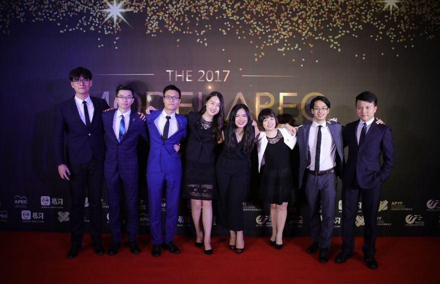 80%以上的教师具有在国内外著名高校