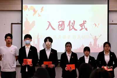 文化的进程中发挥了主力军和突击队的作