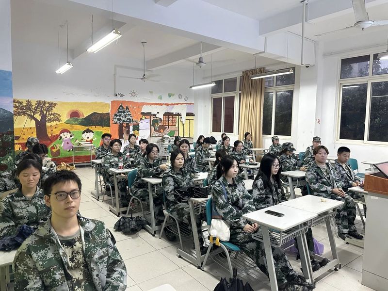 伴随着凉爽的秋风和明媚不减的阳光