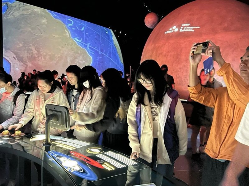 带着对宇宙的探索