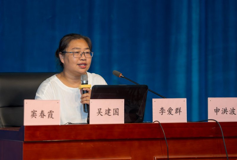 副院长李爱群